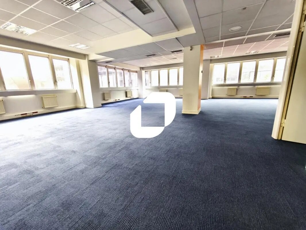 Bureau dans Fontenay-sous-Bois à louer Photo de l’immeuble– Image 1 sur 11