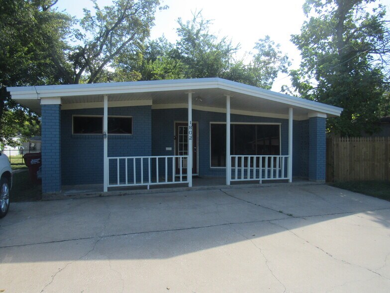 1802 N Center St, Bonham, TX à vendre - Photo de l’immeuble – Image 3 sur 25