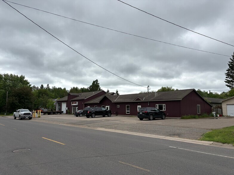 3219 19th Ave E, Hibbing, MN à vendre - Photo de l’immeuble – Image 2 sur 35