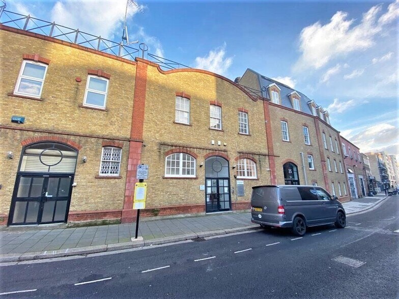 32-39 Warple Way, Londres à vendre - Photo de l’immeuble – Image 3 sur 4
