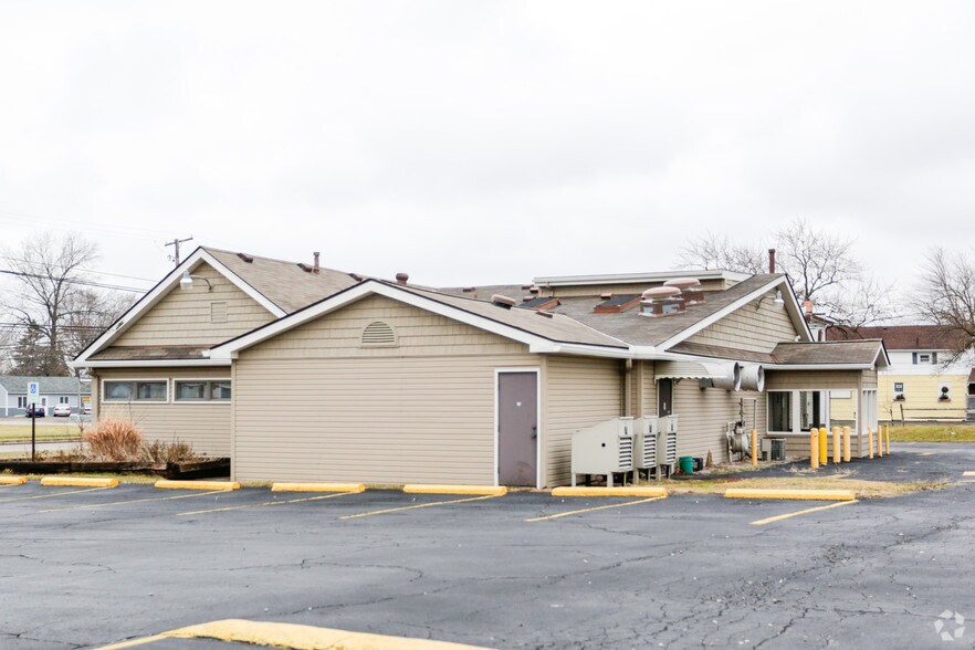 41573 N Ridge Rd, Elyria, OH à vendre - Photo de l’immeuble – Image 2 sur 5