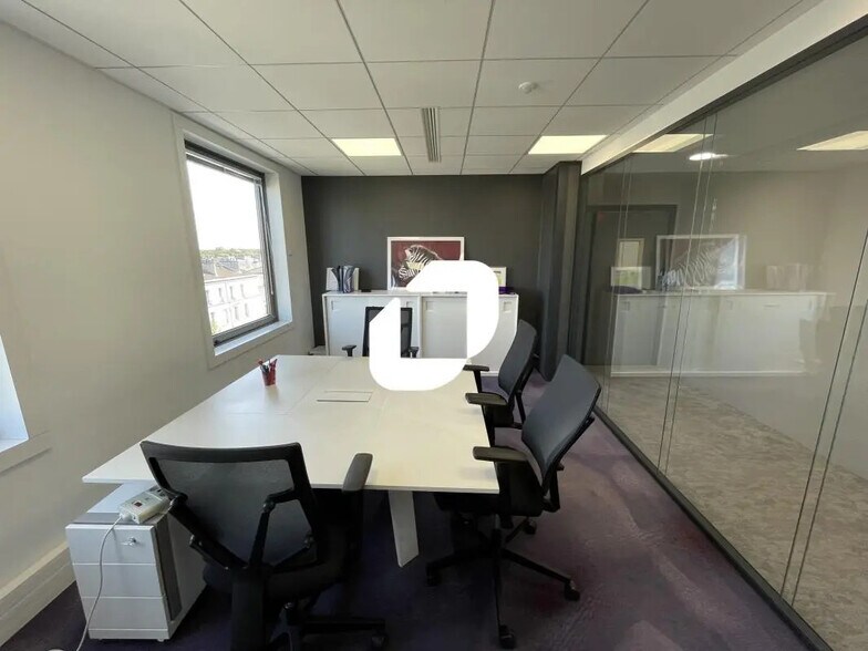 Bureau dans Charenton-le-Pont à louer - Photo de l’immeuble – Image 2 sur 9