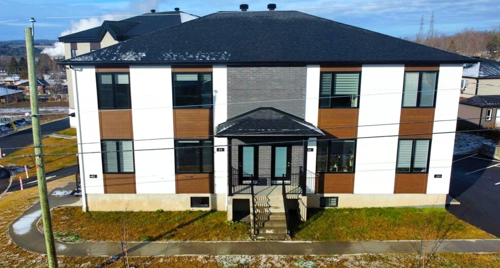 62-68 Rue Armande-Biron, Sherbrooke, QC à vendre - Photo principale – Image 1 sur 2