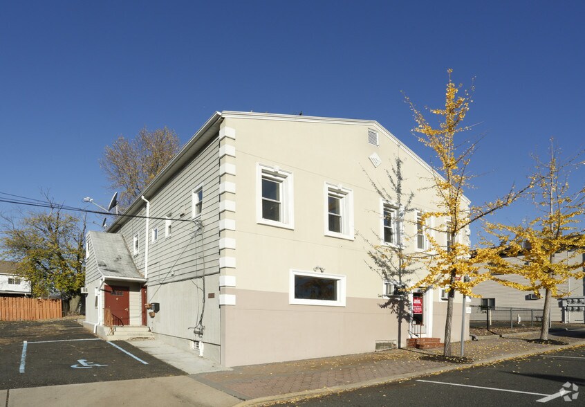 326 S Main St, Manville, NJ à louer - Photo de l’immeuble – Image 3 sur 16