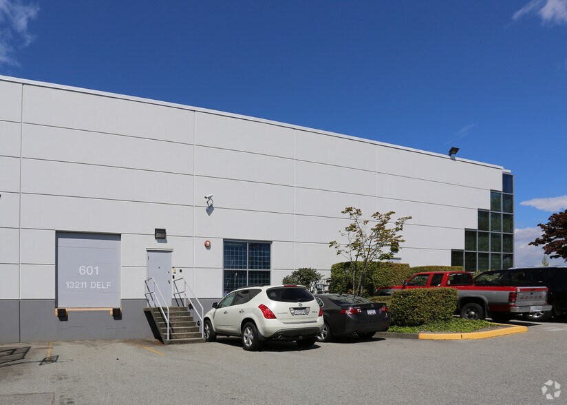 13211 Delf Pl, Richmond, BC à louer - Photo de l’immeuble – Image 2 sur 4