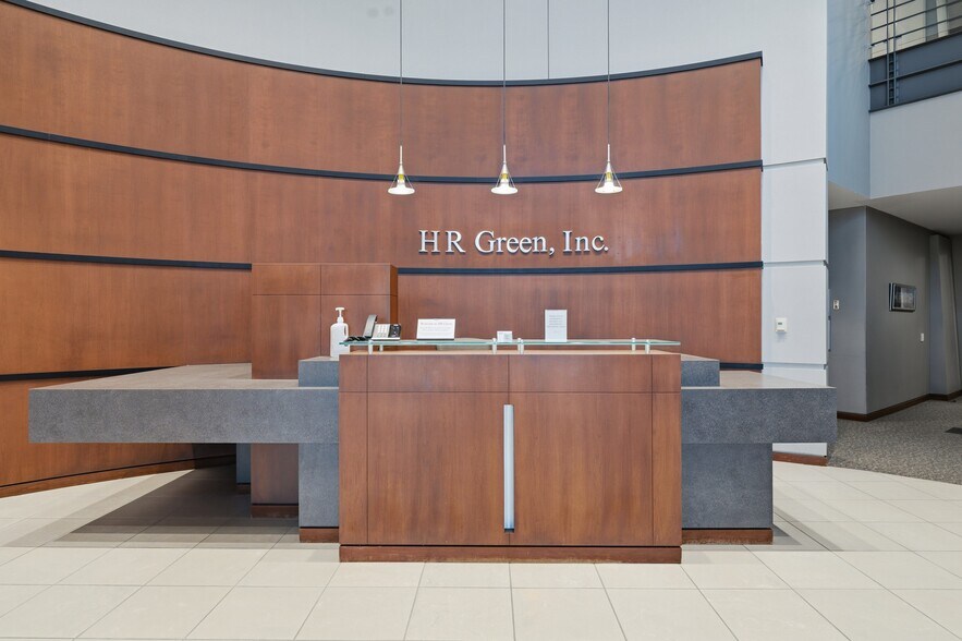 8710 Earhart Ln Sw, Cedar Rapids, IA à louer - Photo intérieure – Image 2 sur 21