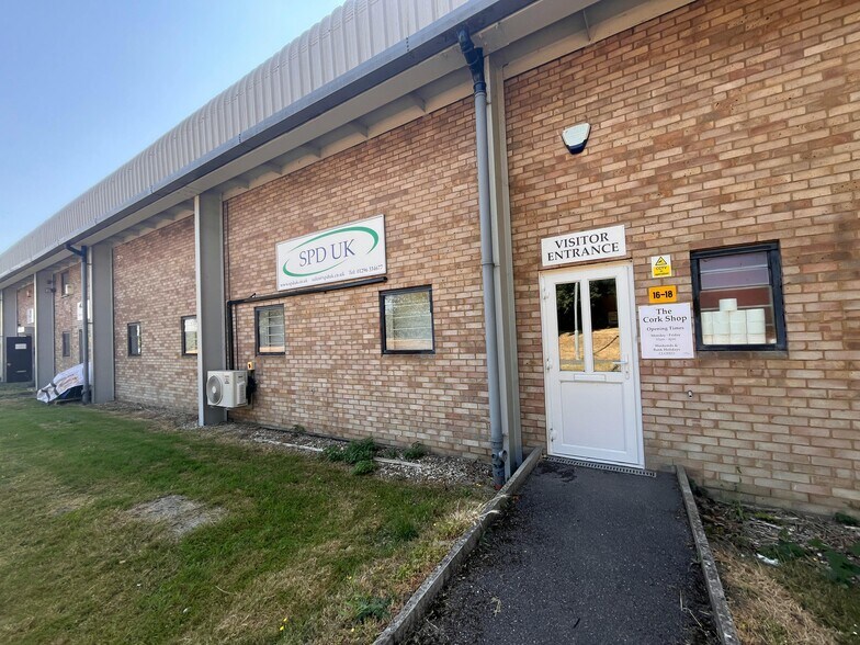 Rabans Clos, Aylesbury à louer - Photo de l’immeuble – Image 2 sur 17