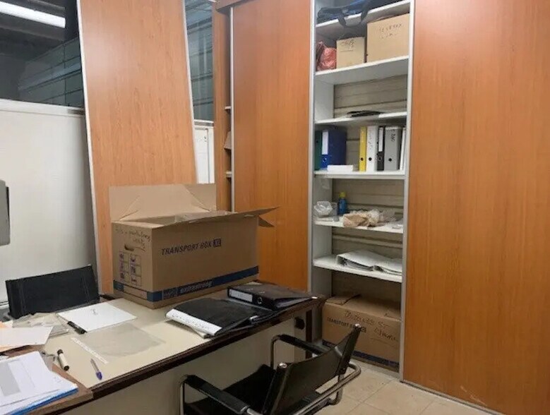 Local d’activités dans Varetz à louer - Photo intérieure – Image 2 sur 3