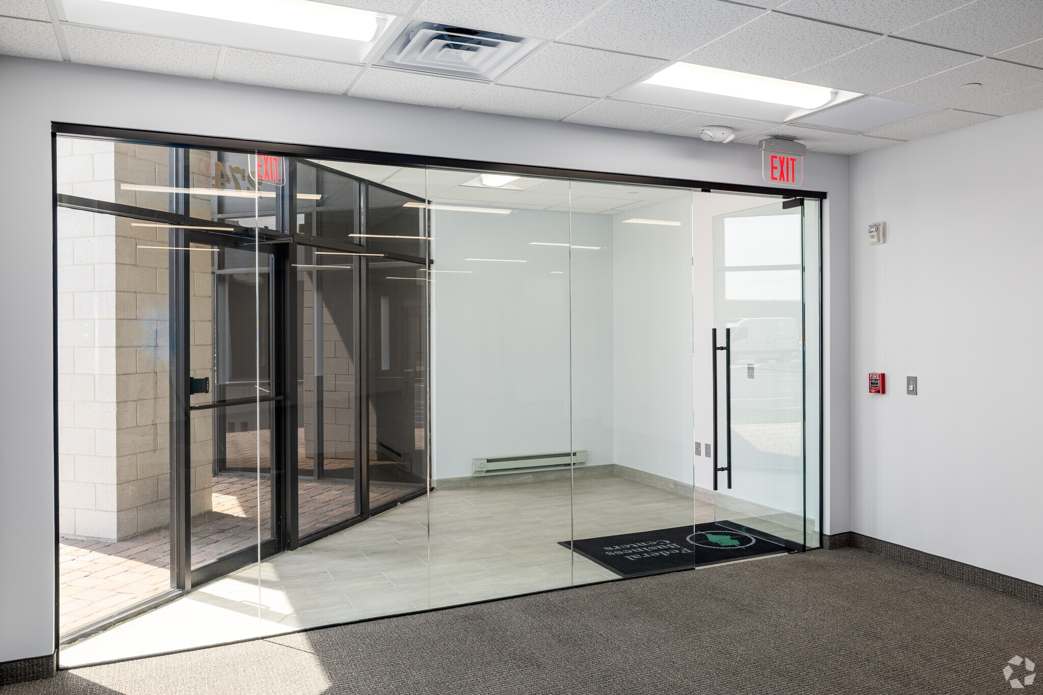 266-300 Raritan Center Pky, Edison, NJ à louer Photo intérieure– Image 1 sur 12