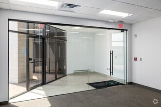 266-300 Raritan Center Pky, Edison, NJ à louer Photo intérieure– Image 1 sur 12