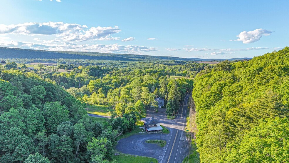 116 Ringtown Blvd, Ringtown, PA à vendre - Photo de l’immeuble – Image 3 sur 32