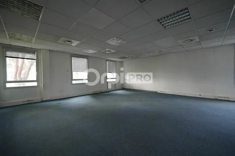 11 Rue Pascal, Bron à louer - Photo intérieure – Image 2 sur 7