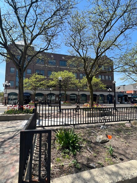 350 S Main St, Ann Arbor, MI à louer - Photo de l’immeuble – Image 1 sur 15