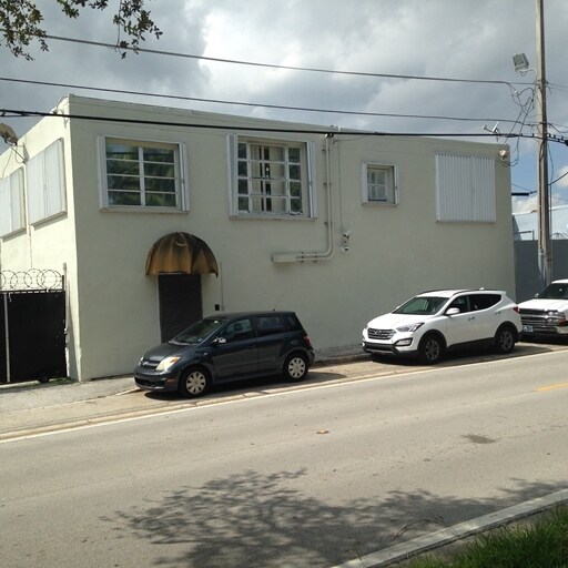 7330 NE 4th Ct, Miami, FL à louer Photo principale– Image 1 sur 20