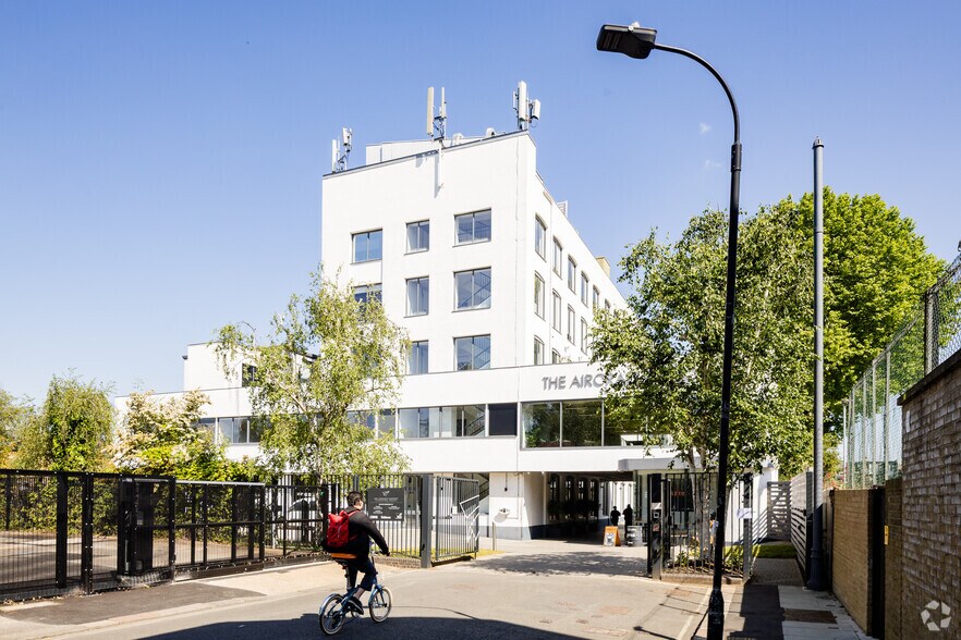 100 Cambridge Grove, Londres à louer - Photo principale – Image 1 sur 27
