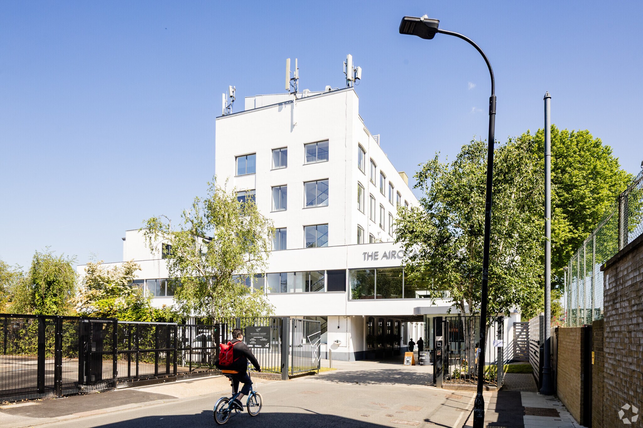 100 Cambridge Grove, Londres à louer Photo principale– Image 1 sur 28