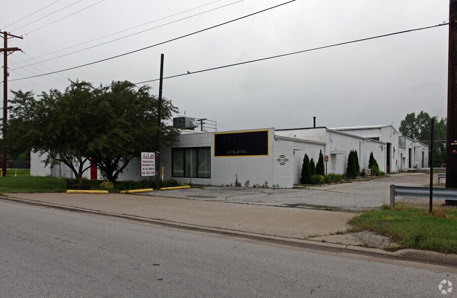 110 W Jones Rd, Fostoria, OH à vendre - Photo principale – Image 1 sur 4