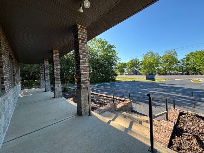 1629 Harding Blvd, Cotter, AR à vendre - Photo de l’immeuble – Image 2 sur 36