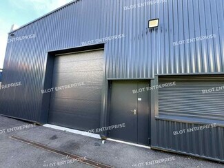 Plus de détails pour Local d'activités à louer