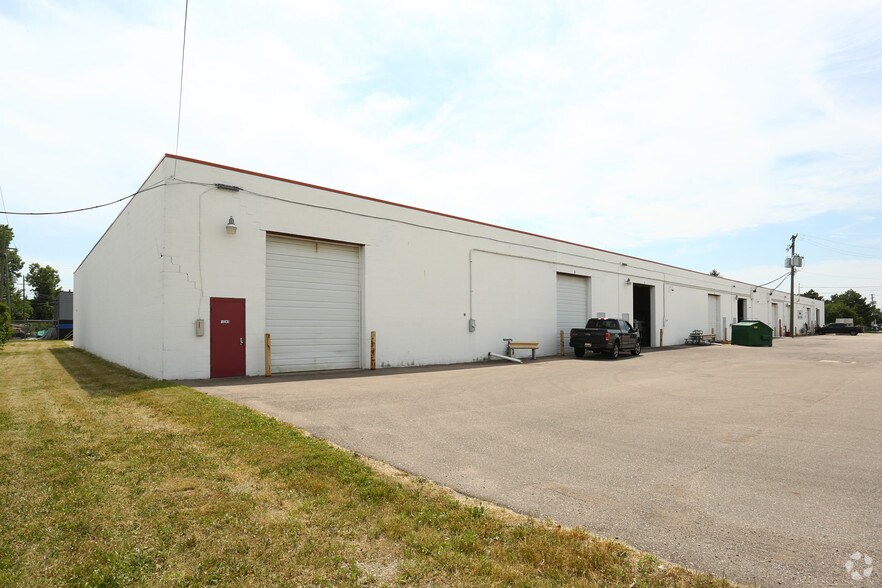 12251-12283 Universal Dr, Taylor, MI à louer - Photo de l’immeuble – Image 2 sur 5