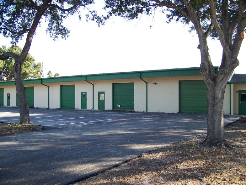 14203-14231 60th St N, Clearwater, FL à louer - Photo de l’immeuble – Image 2 sur 8
