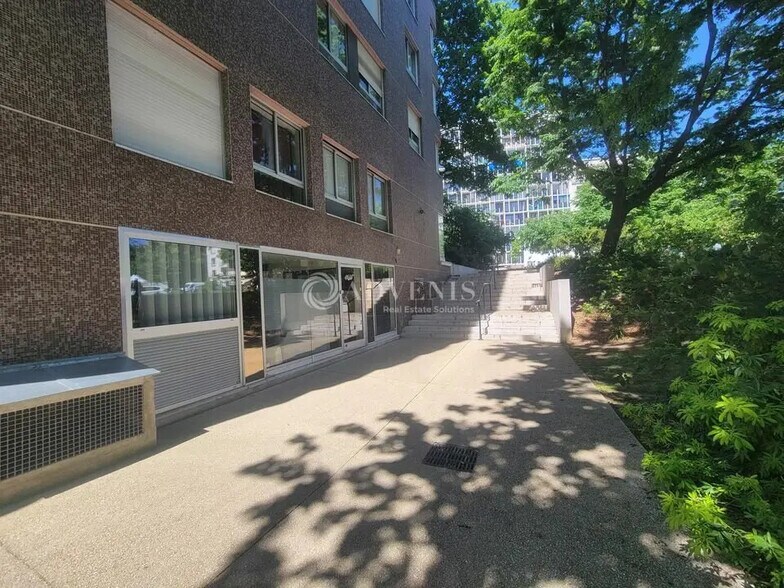 Bureau dans Courbevoie à louer - Photo de l’immeuble – Image 1 sur 9