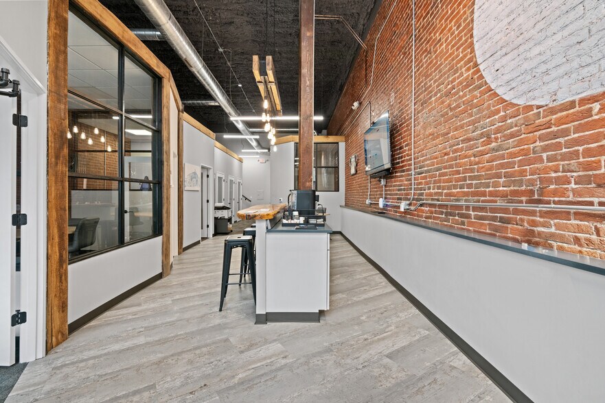 251 S Main St, Butler, PA à louer - Photo de l’immeuble – Image 3 sur 10
