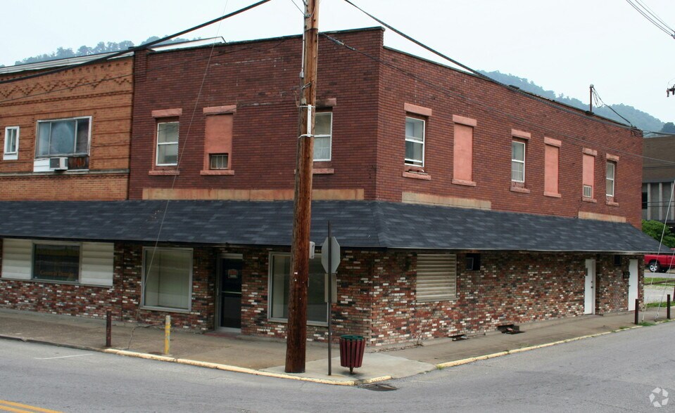 200 3rd Ave, Montgomery, WV à vendre - Photo de l’immeuble – Image 2 sur 6