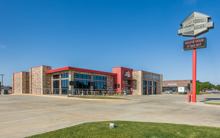 7609 Hillside Rd, Amarillo, TX à louer - Photo de l’immeuble – Image 1 sur 47