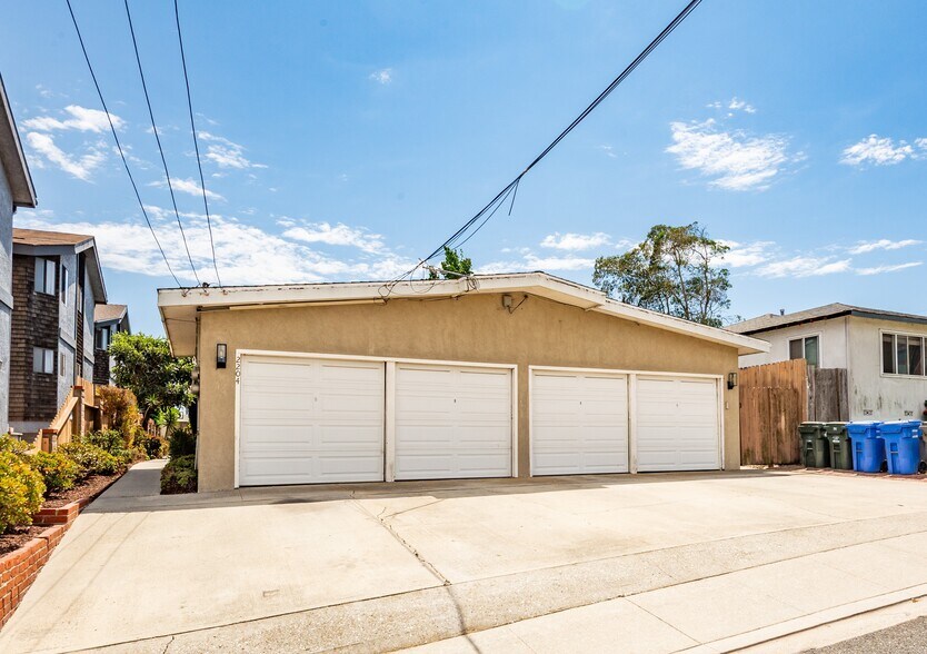 2204 Carnegie Ln, Redondo Beach, CA à vendre - Photo de l’immeuble – Image 2 sur 17