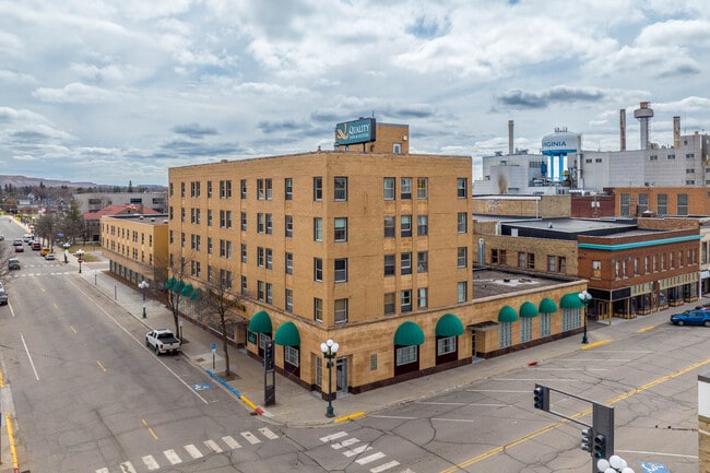 Plus de détails pour 502 Chestnut St, Virginia, MN - Hôtellerie à vendre