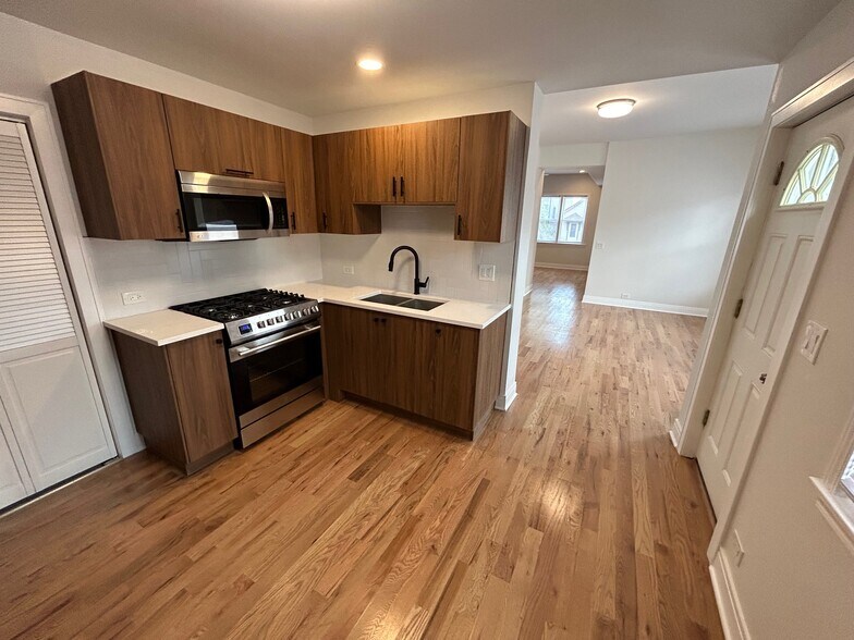 3246 S Normal Ave, Chicago, IL à vendre - Photo de l’immeuble – Image 3 sur 40