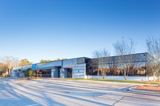 4940 Peachtree Industrial Blvd, Norcross, GA à louer Photo de l’immeuble– Image 1 sur 2