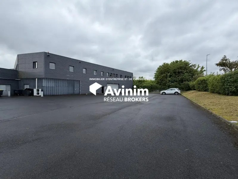 Industriel/Logistique dans Magny-en-Vexin à louer Photo de l’immeuble– Image 1 sur 10