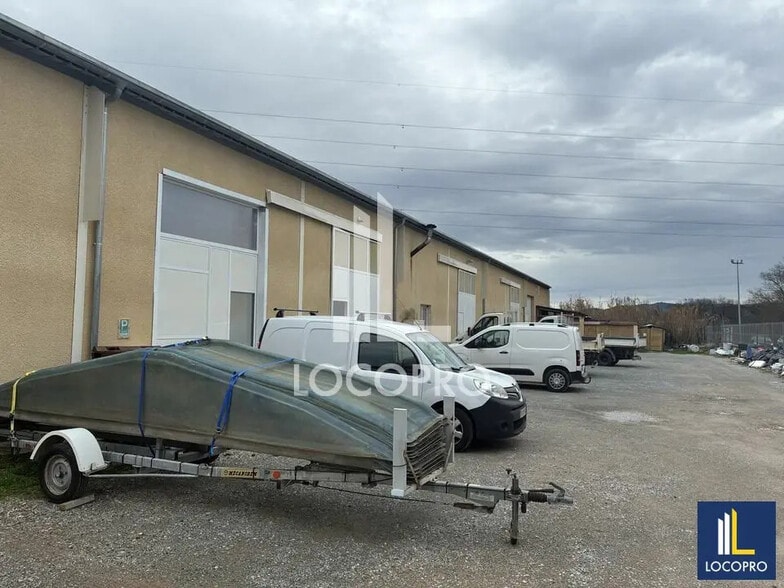 Local d’activités dans Les Arcs à louer - Photo de l’immeuble – Image 1 sur 8