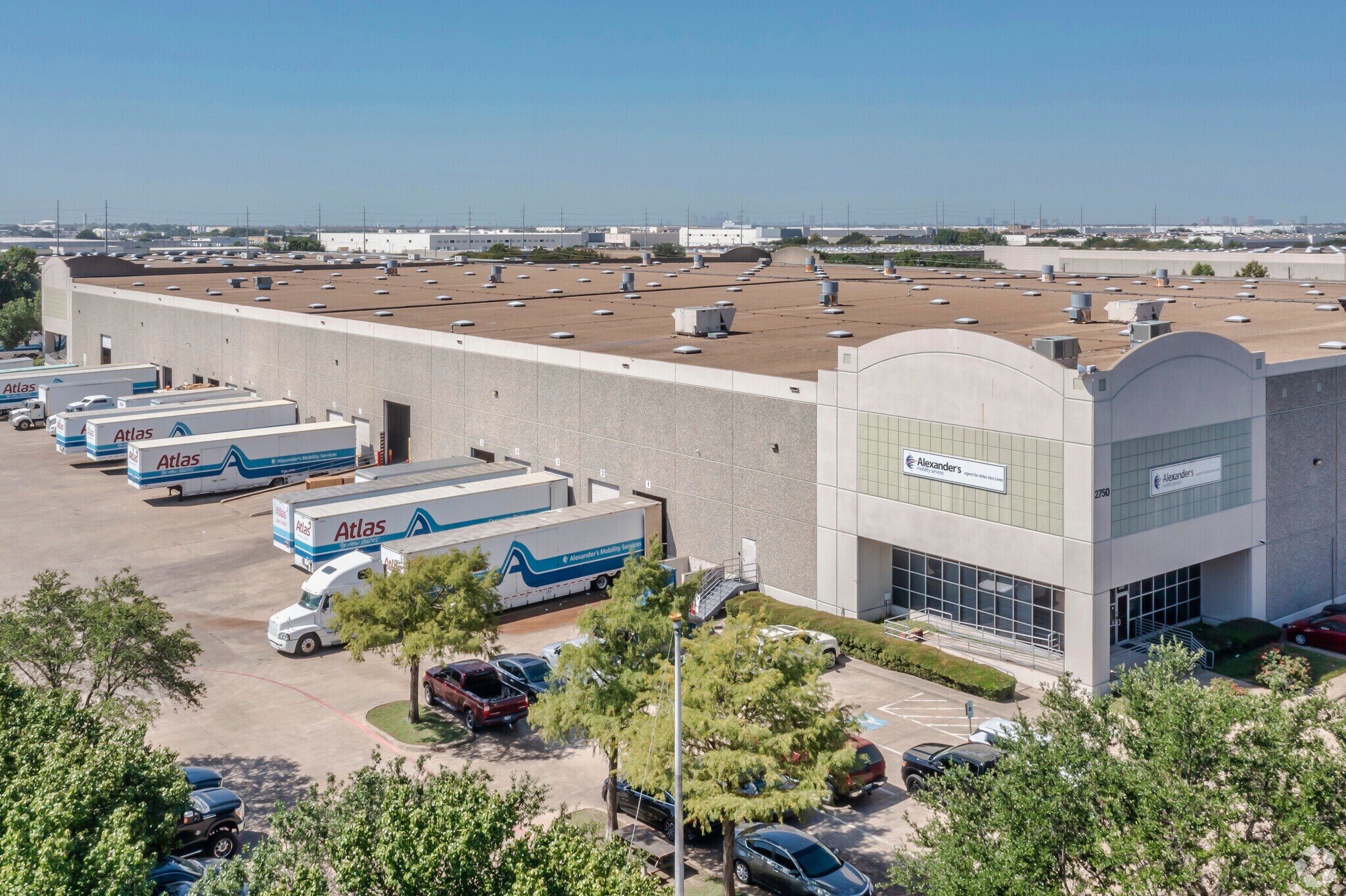 2750 N Miller Park Dr, Garland, TX à louer Photo principale– Image 1 sur 7