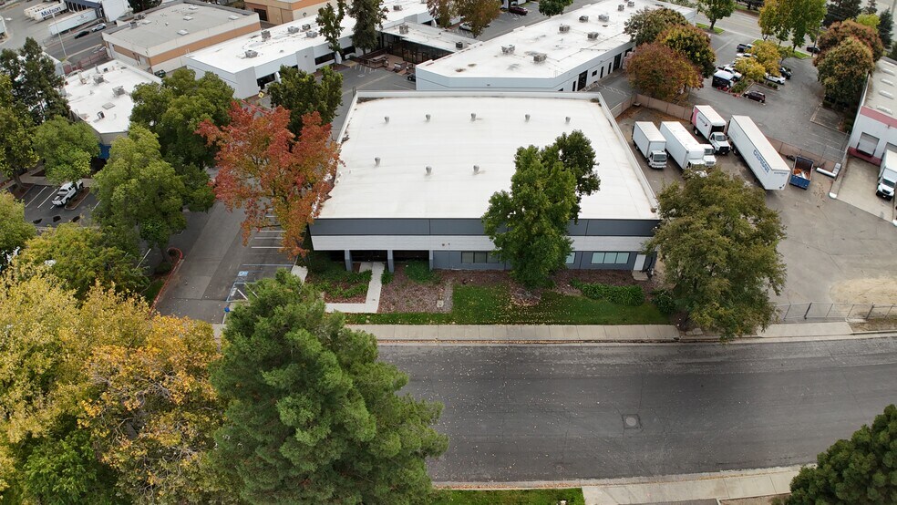 2545 Boatman Ave, West Sacramento, CA à vendre - Photo de l’immeuble – Image 2 sur 9