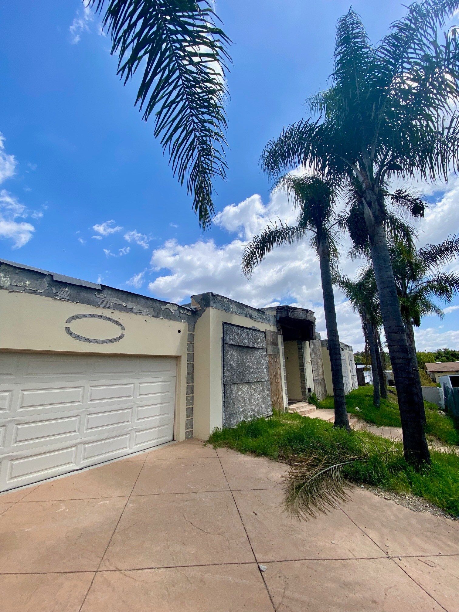 16351 Sloan Dr, Los Angeles, CA à vendre Photo principale– Image 1 sur 6