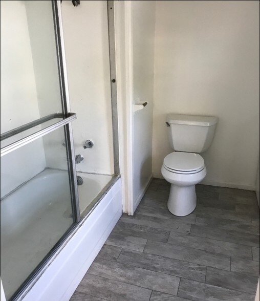 2710 S San Pedro, Los Angeles, CA à louer - Photo intérieure – Image 2 sur 16