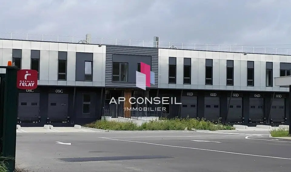 Local d’activités dans Trappes à louer Photo principale– Image 1 sur 7