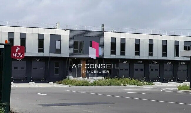 Plus de détails pour Local d'activités à louer