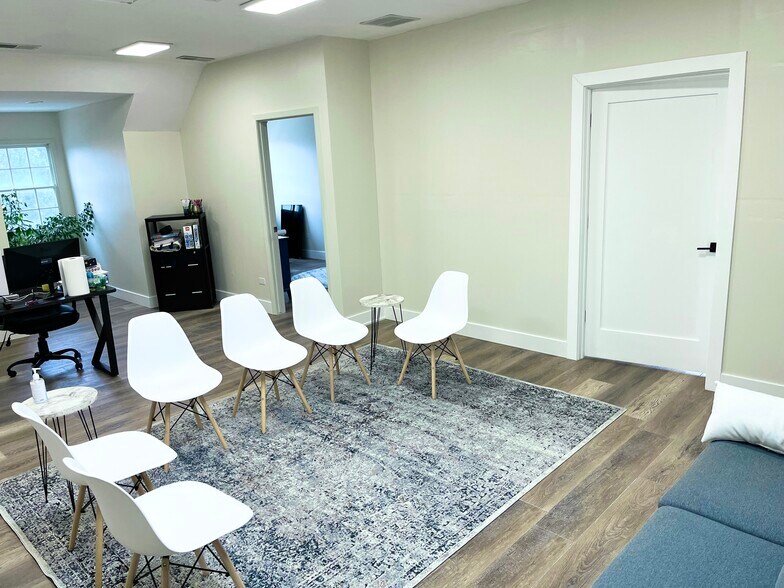 183 Heritage Dr, Crystal Lake, IL à louer - Photo de l’immeuble – Image 3 sur 6