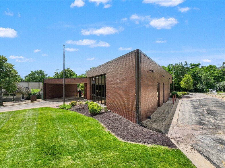 1805 John F Kennedy Rd, Dubuque, IA à vendre - Photo de l’immeuble – Image 3 sur 47