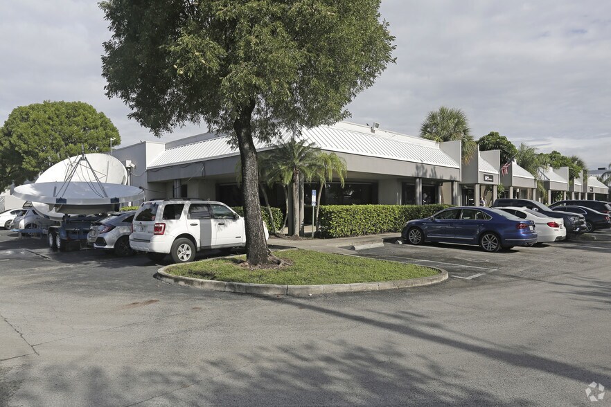 4101 SW 47th Ave, Davie, FL à louer - Photo de l’immeuble – Image 2 sur 3