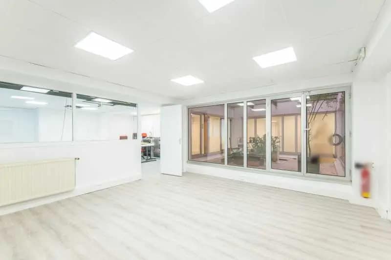 Bureau dans Suresnes à louer - Photo de l’immeuble – Image 3 sur 9