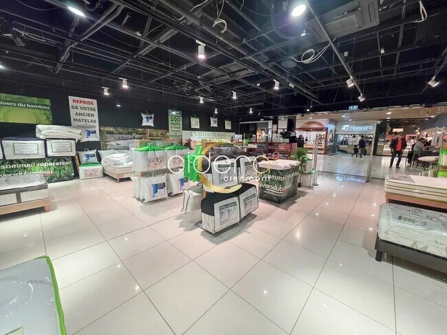 Plus de détails pour Local commercial à louer