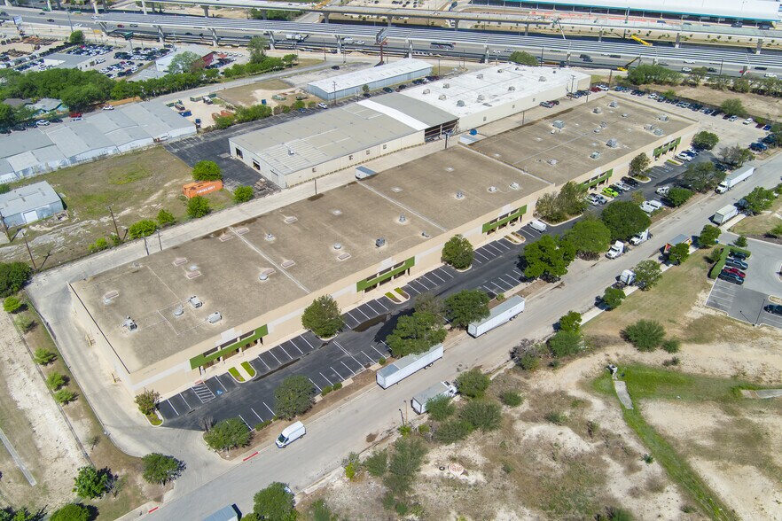 11105-11119 Landmark 35 Dr, San Antonio, TX à louer - Photo de l’immeuble – Image 3 sur 10