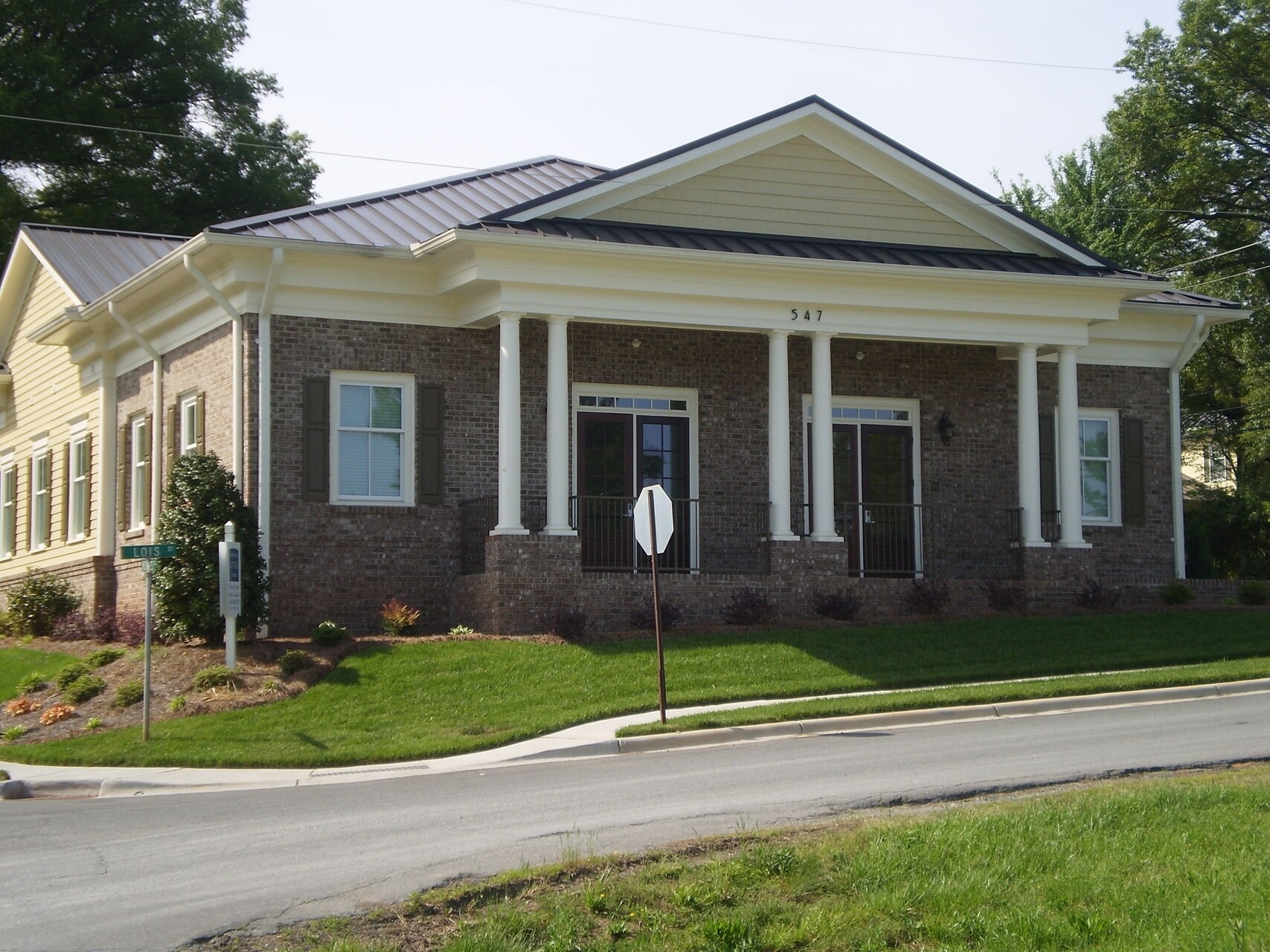 547 W Charles St, Matthews, NC à louer Photo de l’immeuble– Image 1 sur 8