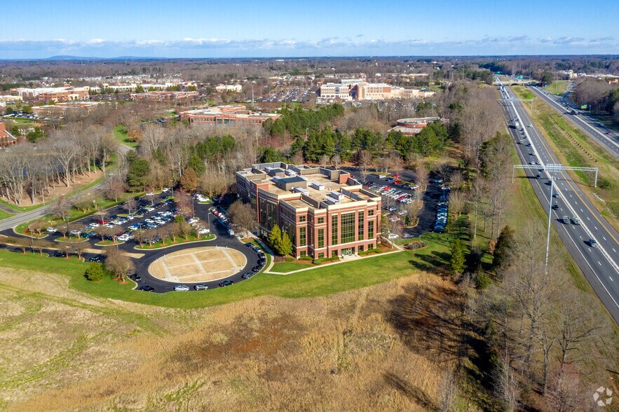 13620 Reese Blvd E, Huntersville, NC à louer - Aérien – Image 2 sur 18