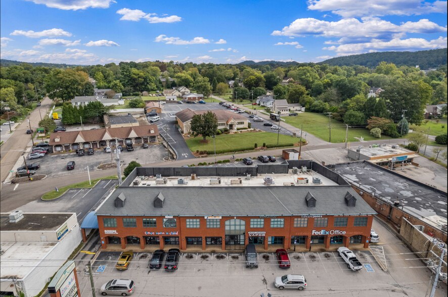 5034 N Broadway St, Knoxville, TN à louer - Photo de l’immeuble – Image 3 sur 30